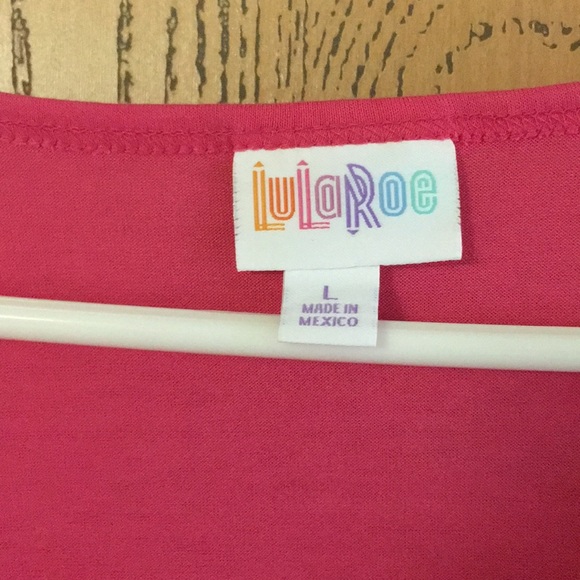 NWT LuLaRoe Lynnae Top - Picture 2 of 3